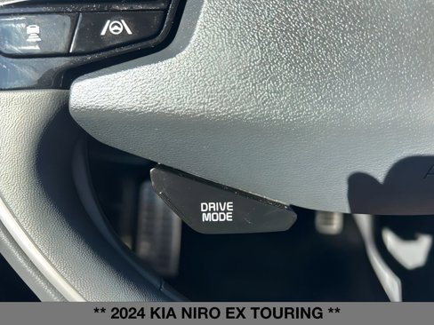Used 2024 Kia Niro EX Touring image 17