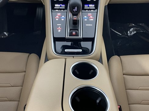 Certified 2022 Porsche Panamera Platinum Edition image 20