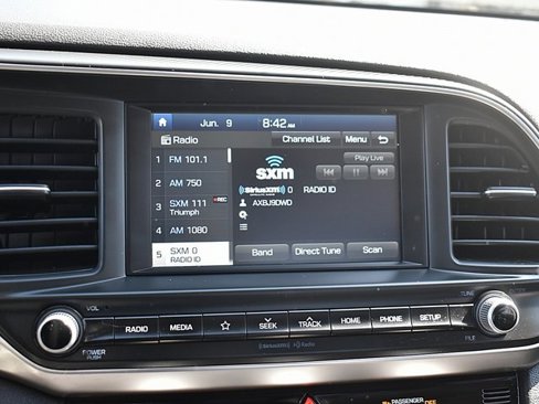 Used 2020 Hyundai Elantra SEL image 27