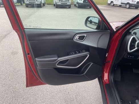 Used 2023 Kia Soul LX w/ LX Technology Package image 17