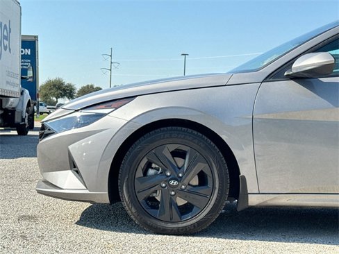 Used 2023 Hyundai Elantra SEL image 10
