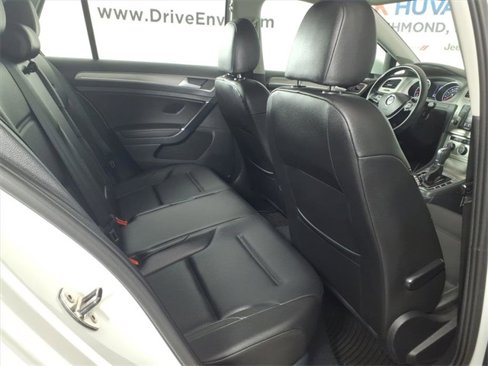 Used 2016 Volkswagen Golf SE image 19