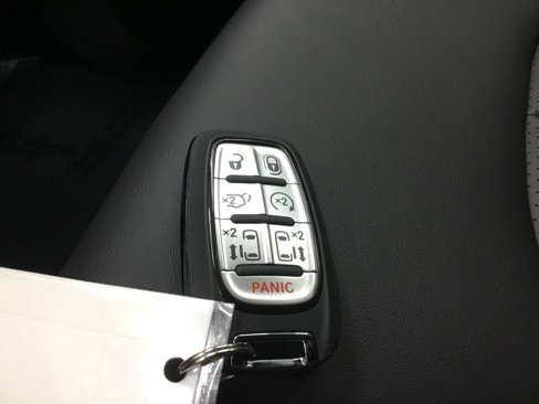 New 2025 Chrysler Pacifica Select image 8