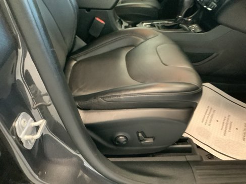 Used 2022 Jeep Cherokee Latitude Lux w/ Mopar Interior Package image 13