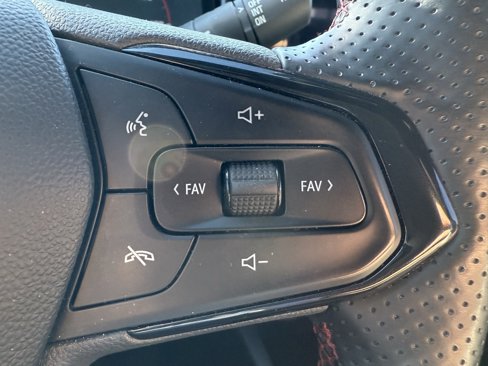 Used 2024 Chevrolet Trax RS w/ Sunroof Package image 26