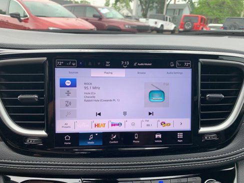 New 2025 Chrysler Pacifica Select image 18