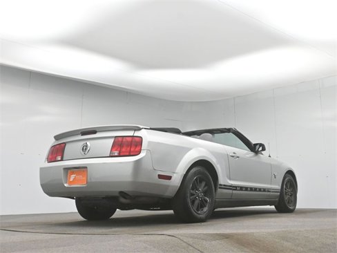 Used 2009 Ford Mustang Convertible image 27