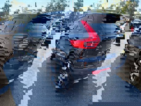 Used 2020 Volvo XC40 T5 Momentum image 5