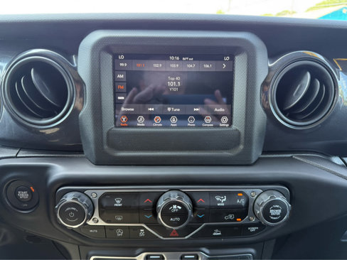 Certified 2022 Jeep Gladiator Sport image 17