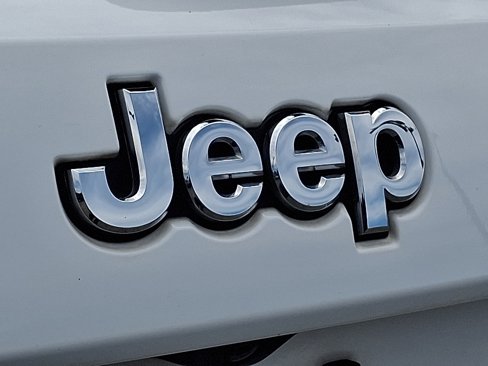 Used 2021 Jeep Grand Cherokee Laredo image 29
