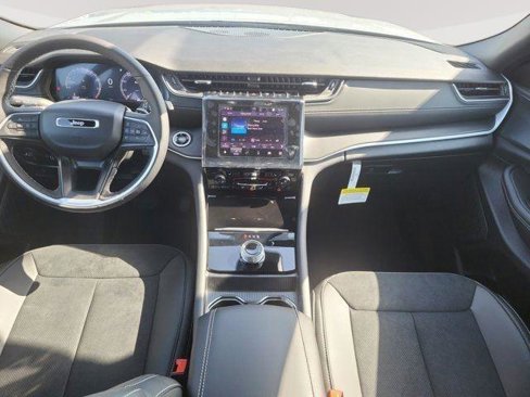 New 2025 Jeep Grand Cherokee Altitude image 11