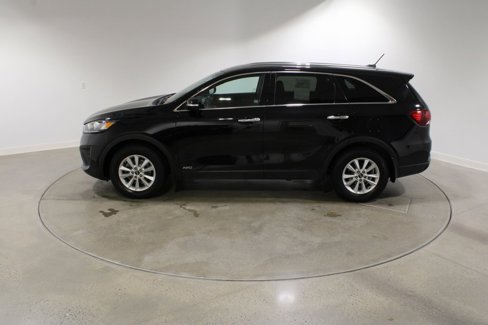 Used 2019 Kia Sorento LX image 2