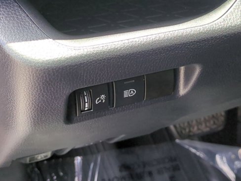 Used 2021 Toyota RAV4 LE image 17