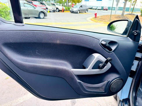 Used 2013 smart fortwo pure image 11