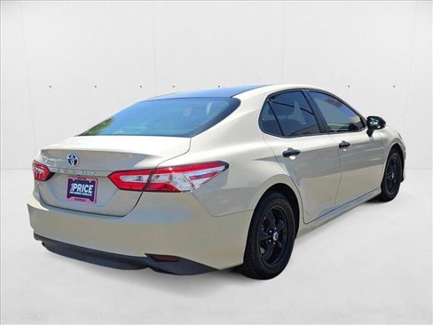 Used 2018 Toyota Camry LE image 5