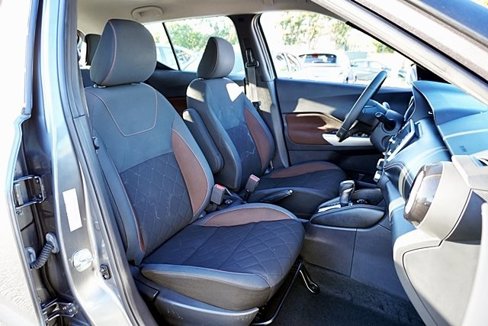 Used 2019 Nissan Kicks SR image 12