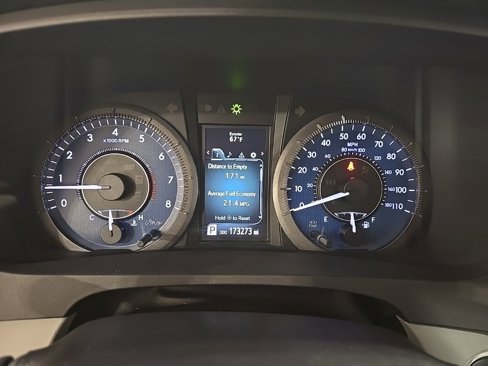 Used 2015 Toyota Sienna XLE image 10