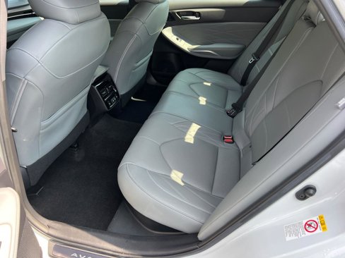 Used 2019 Toyota Avalon Limited image 21