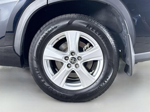 Used 2022 Toyota Highlander LE image 29