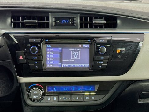 Used 2016 Toyota Corolla LE image 18