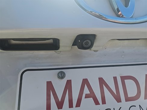 Used 2017 Toyota Highlander Plus image 11
