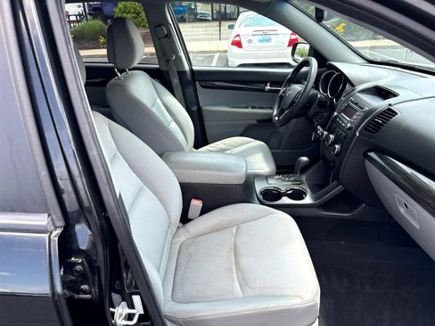 Used 2011 Kia Sorento LX w/ Convenience Pkg image 24