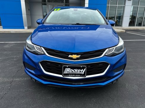 Used 2017 Chevrolet Cruze LT image 2