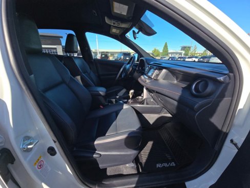 Used 2017 Toyota RAV4 SE image 11