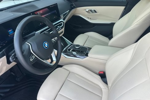 Used 2023 BMW 330e w/ Driving Assistance Package image 10