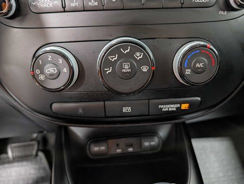 Used 2015 Kia Soul + image 27