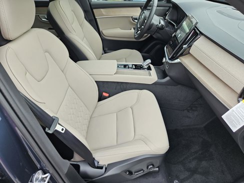 New 2025 Volvo XC90 B5 Plus w/ Protection Package Premier image 43