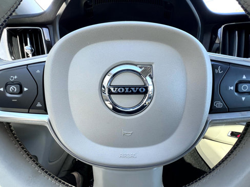 Used 2020 Volvo XC60 T5 Momentum image 21