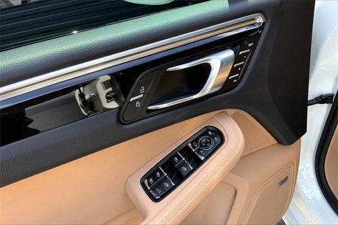 Certified 2021 Porsche Macan S image 28