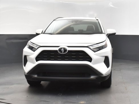 Used 2022 Toyota RAV4 XLE image 10
