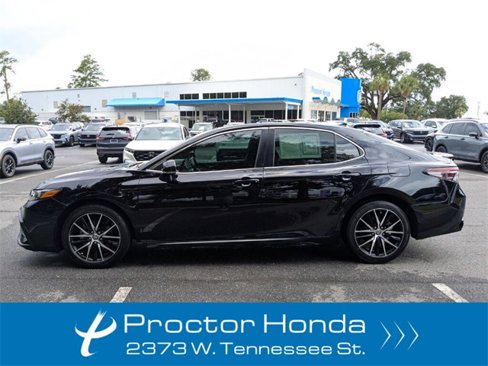 Used 2023 Toyota Camry SE image 11