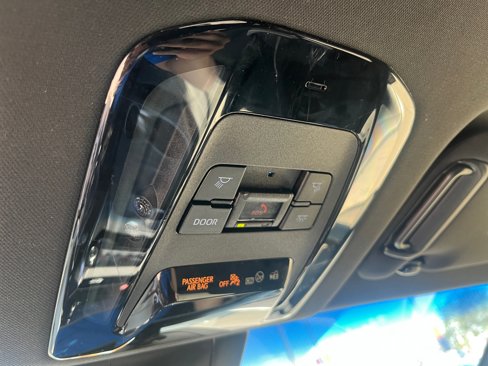 Used 2022 Toyota Venza XLE image 33
