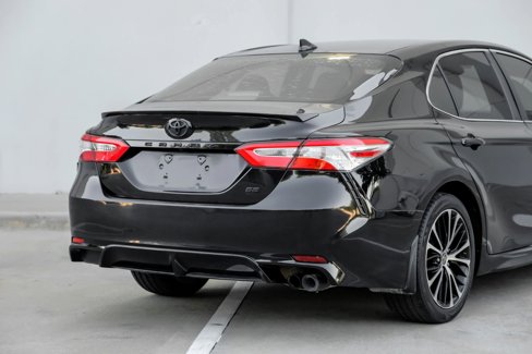 Used 2020 Toyota Camry SE image 4