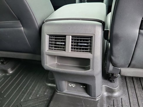 Used 2020 Volkswagen Atlas Cross Sport SE w/ Panoramic Sunroof Package image 19