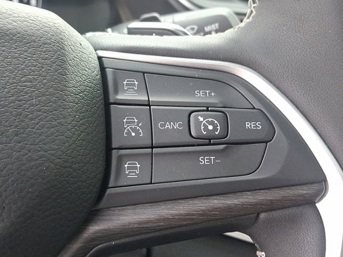 Used 2024 Jeep Grand Cherokee Limited w/ Black Appearance Package image 21