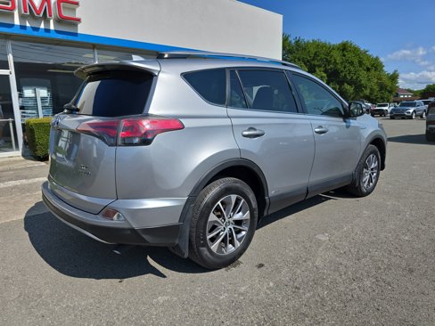Used 2018 Toyota RAV4 LE image 3