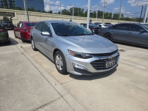 Used 2022 Chevrolet Malibu LT image 2