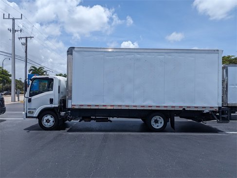 Used 2019 Isuzu NPR image 9