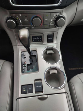 Used 2013 Toyota Highlander SE image 18