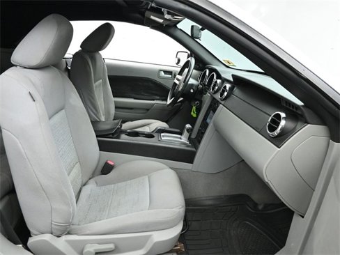 Used 2009 Ford Mustang Convertible image 13