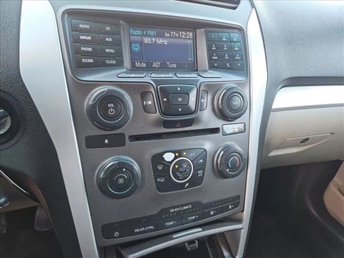Used 2012 Ford Explorer XLT w/ Class III Trailer Tow Pkg image 16