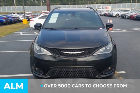 Used 2018 Chrysler Pacifica Touring-L w/ Premium Audio Group image 3