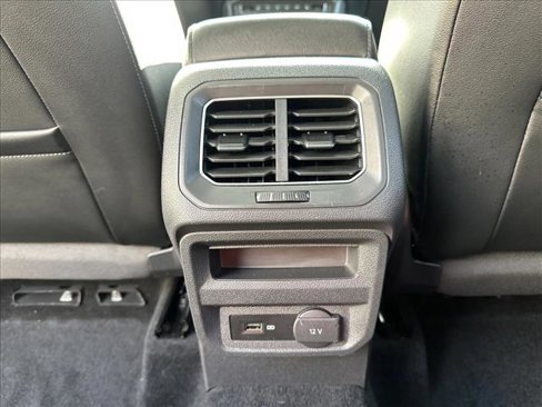 Used 2018 Volkswagen Tiguan SE w/ Panoramic Sunroof Package image 24