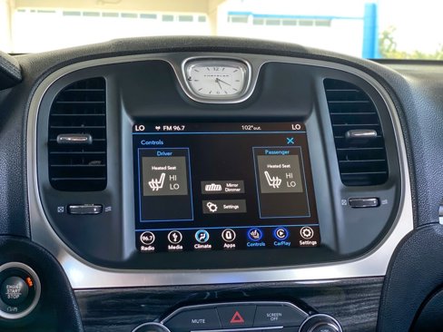 Used 2018 Chrysler 300 Touring L image 8