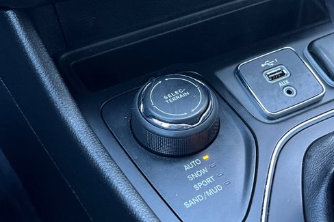 Used 2022 Jeep Cherokee Latitude Lux image 32