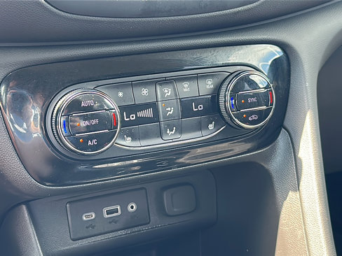 Certified 2022 Buick Encore GX Select image 33